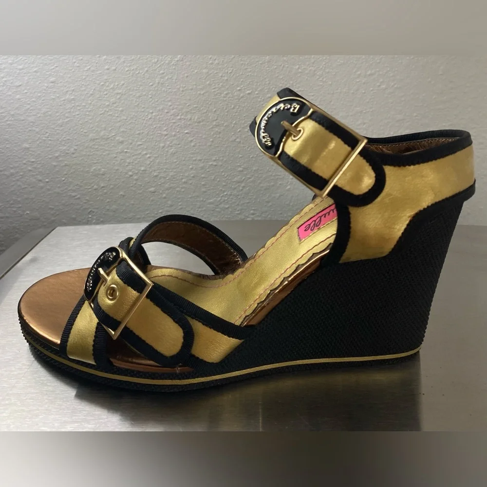 BETSEY JOHNSON… WOMENS Chic Gold and Black Wedge Sandals